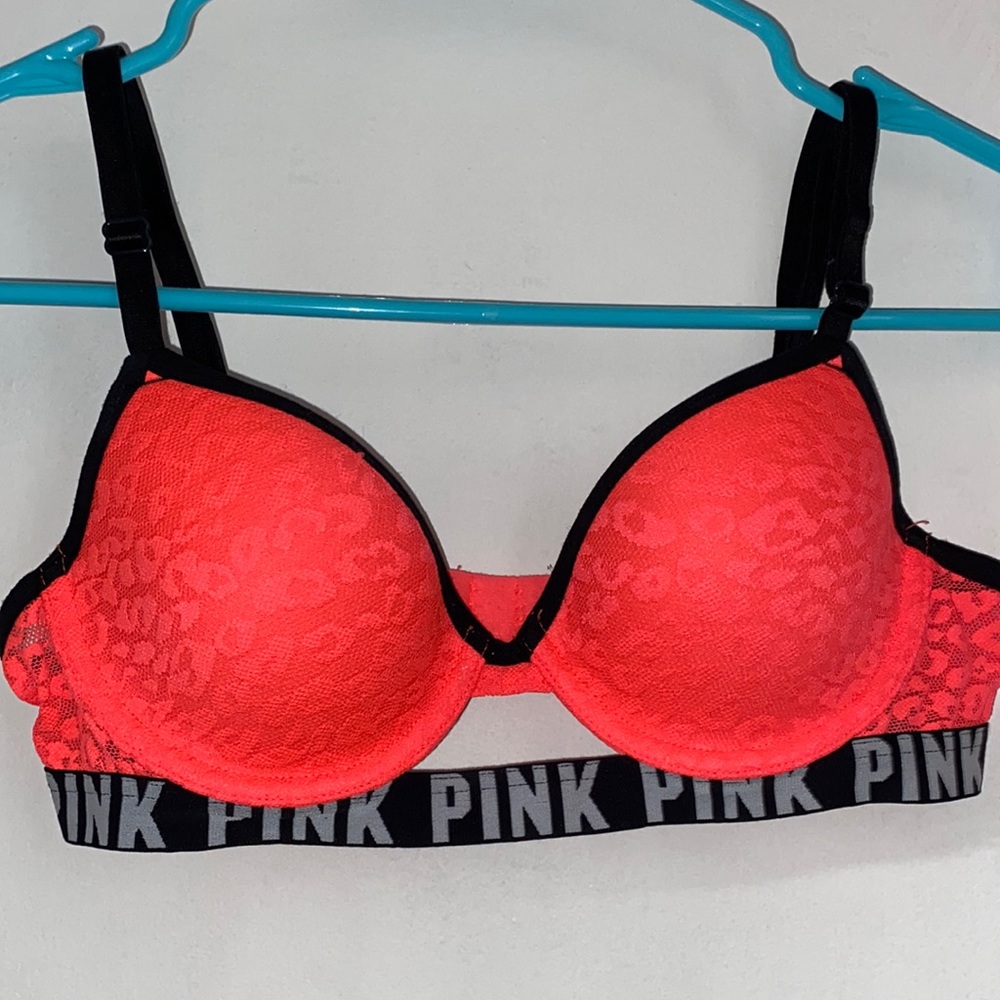 32 a pink bra